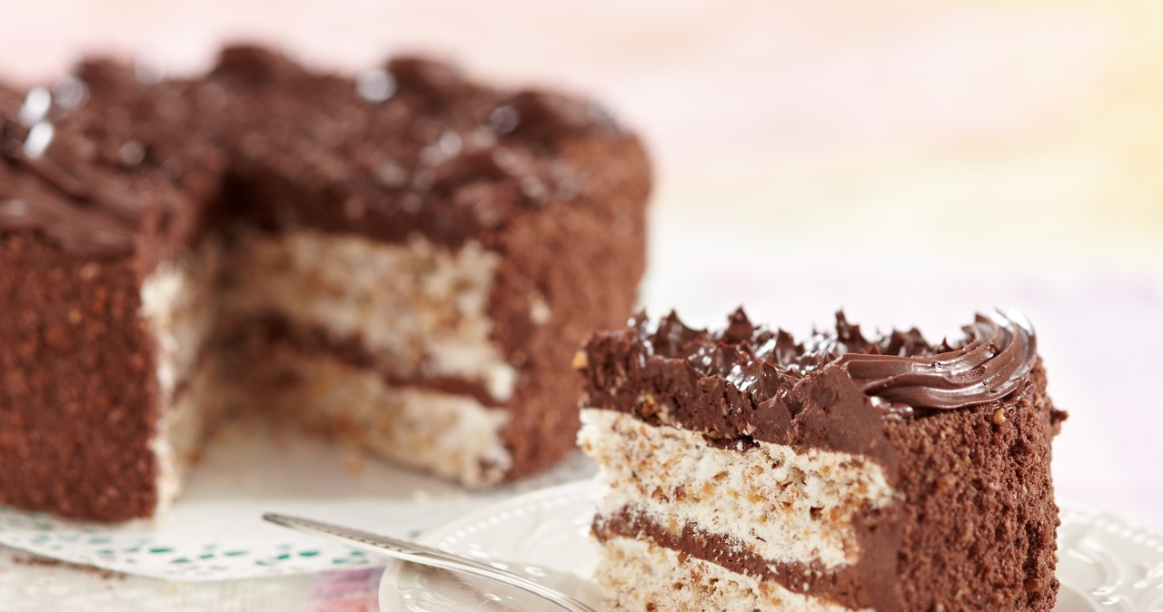 Walnut cake and chocolate cream. Kochaś cake for a sweet start to the year