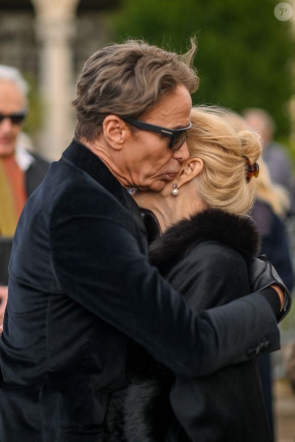 Jocelyne Wildenstein is no more! Lloyd Klein - Funeral of Jocelyne Wildenstein (cat woman) at the Père-Lachaise cemetery crematorium in Paris, France. © Pierre Perusseau/Bestimage