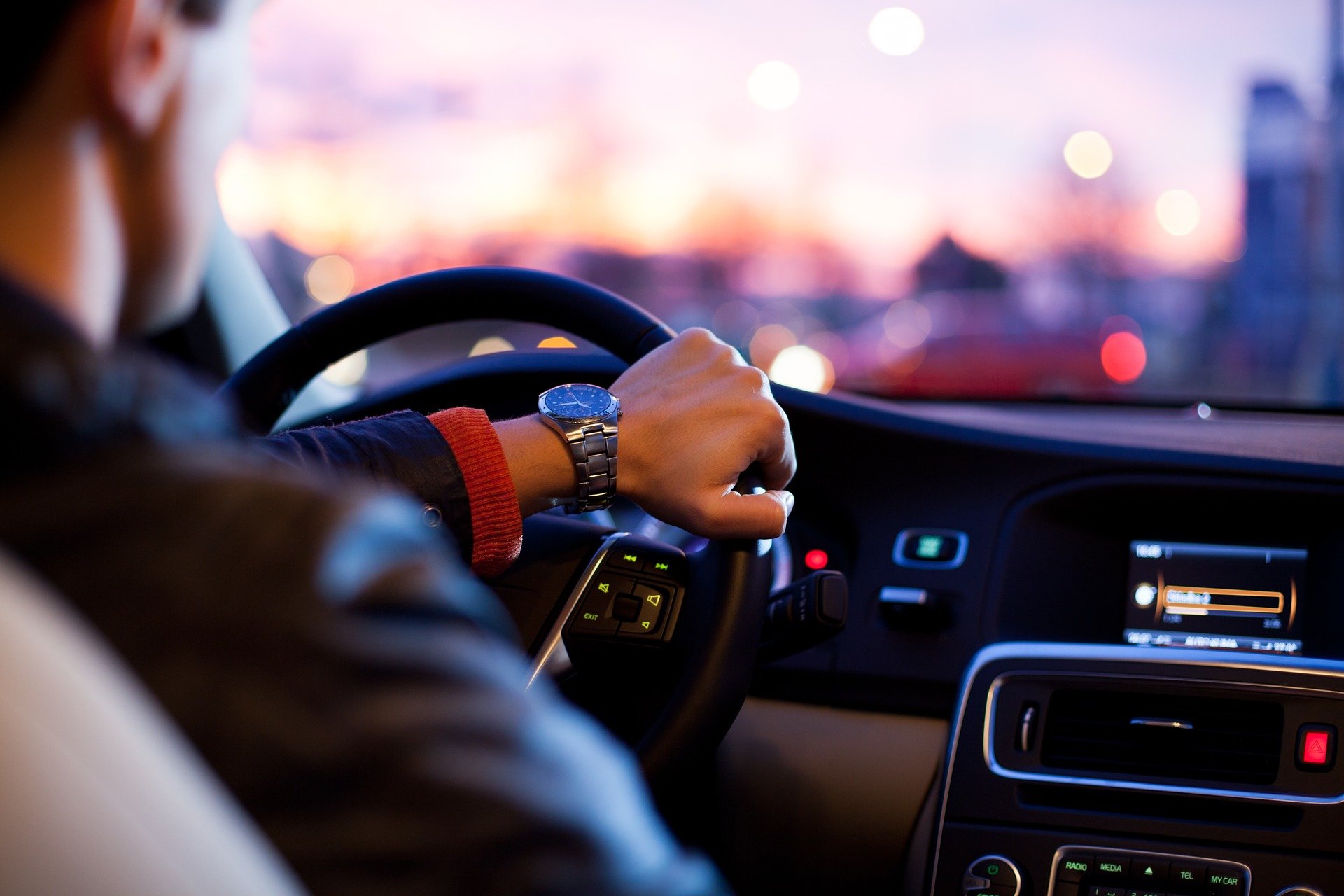 Which zodiac signs like to drive long distances only by car?