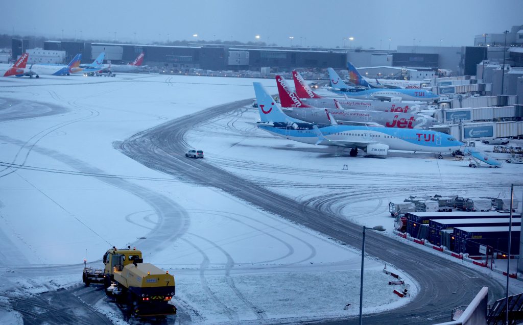 Bad weather in central and western Europe - Flight cancellations in Britain, Holland, Germany