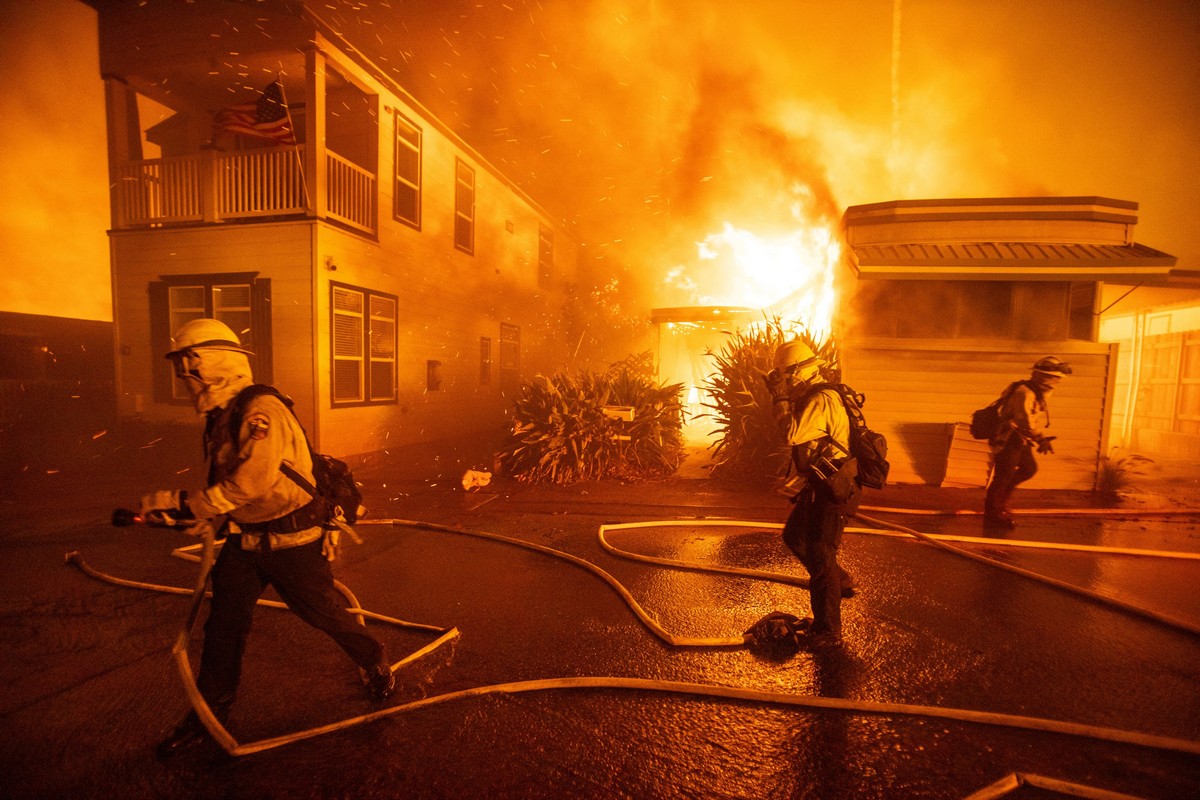 Fire in Los Angeles: At least two dead - Eerie images from the triple front of fire