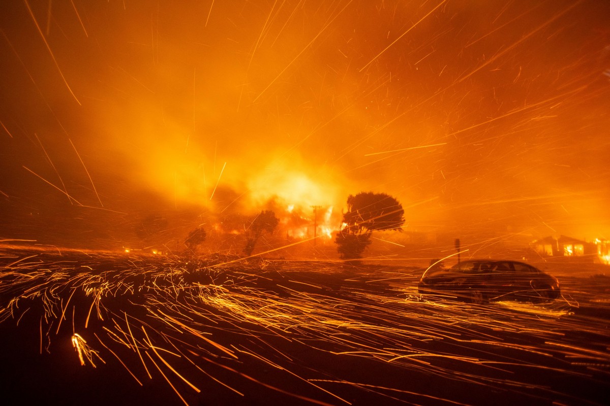 Fire in Los Angeles: At least two dead - Eerie images from the triple front of fire