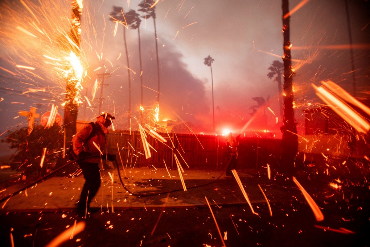 Fire in Los Angeles: At least two dead - Eerie images from the triple front of fire