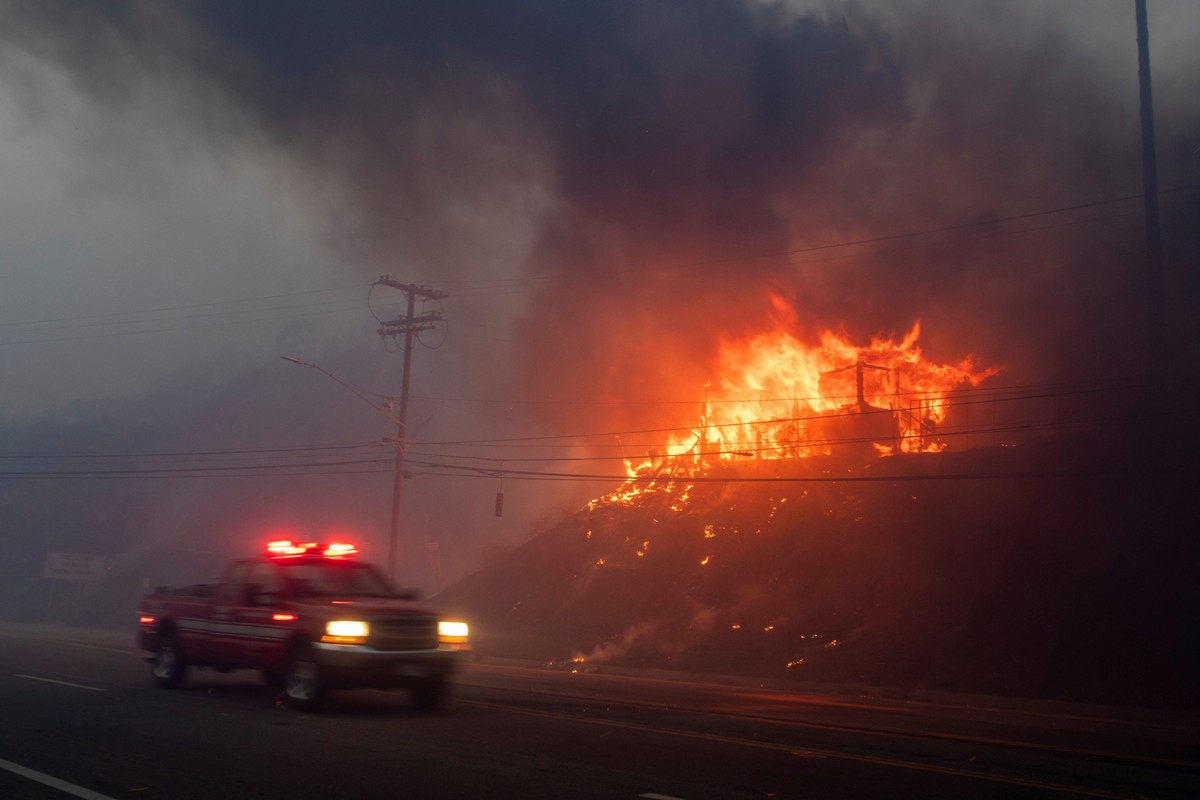 Fire in Los Angeles: At least two dead - Eerie images from the triple front of fire