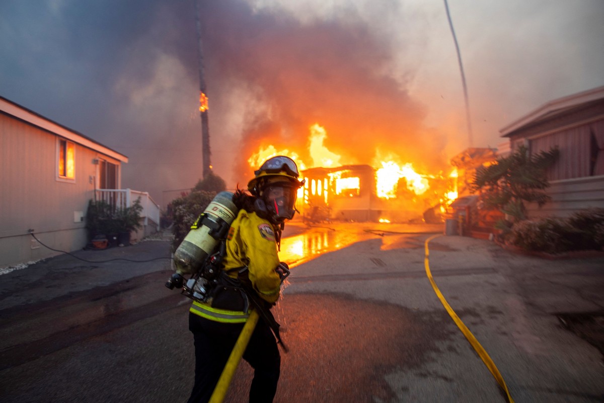 Fire in Los Angeles: At least two dead - Eerie images from the triple front of fire