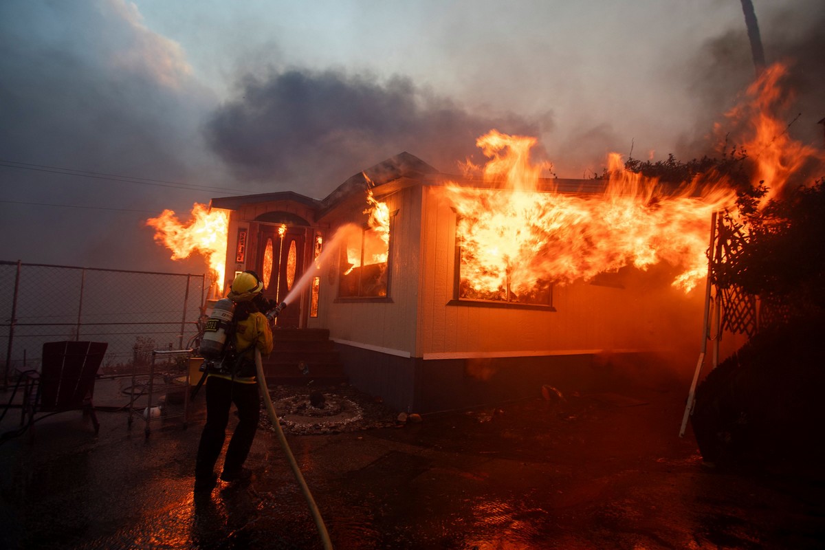 Fire in Los Angeles: At least two dead - Eerie images from the triple front of fire