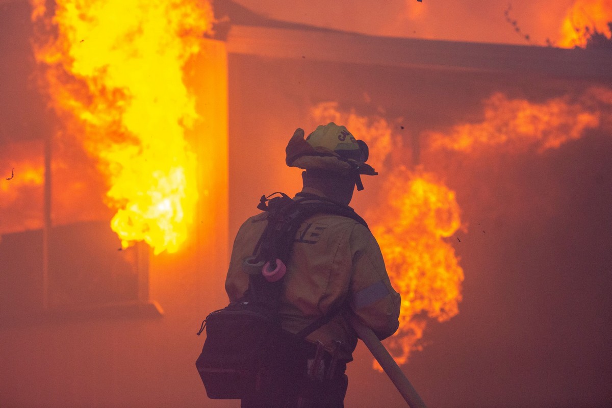 Fire in Los Angeles: At least two dead - Eerie images from the triple front of fire