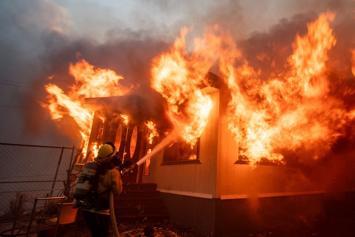 Fire in Los Angeles: At least two dead - Eerie images from the triple front of fire