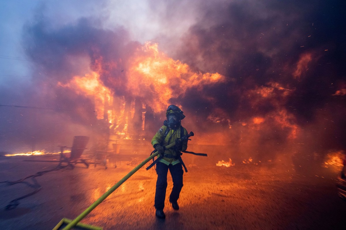 Fire in Los Angeles: At least two dead - Eerie images from the triple front of fire