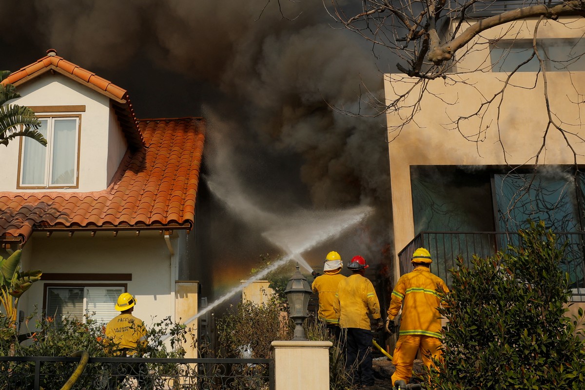 Fire in Los Angeles: Biblical disaster - Desperate residents, firefighters fight