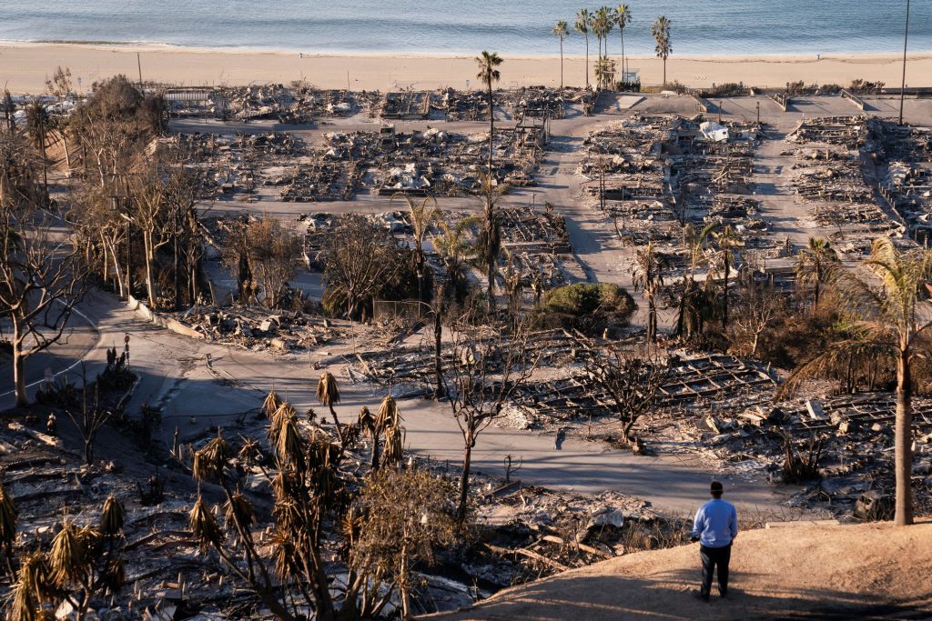 Los Angeles: Destructive Fires Raging - Dangerous Gale Winds Forecast