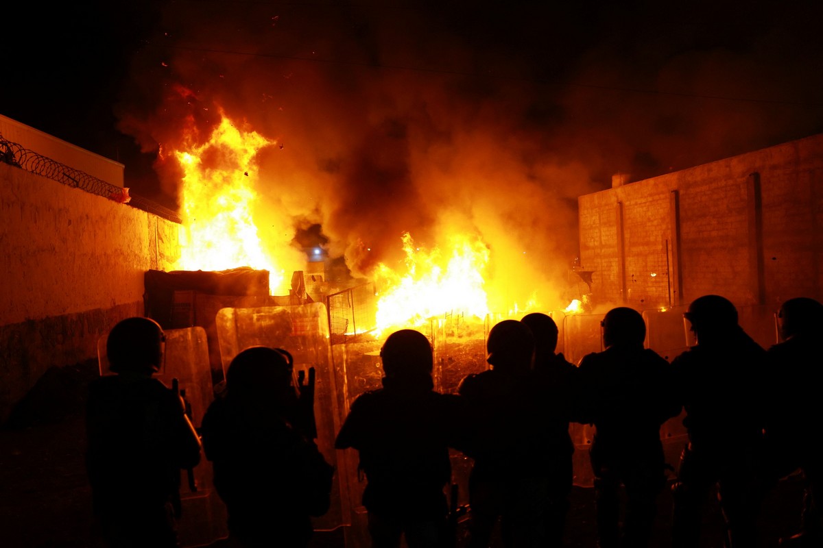 Images of chaos at a migrant center on the US-Mexico border ahead of Trump