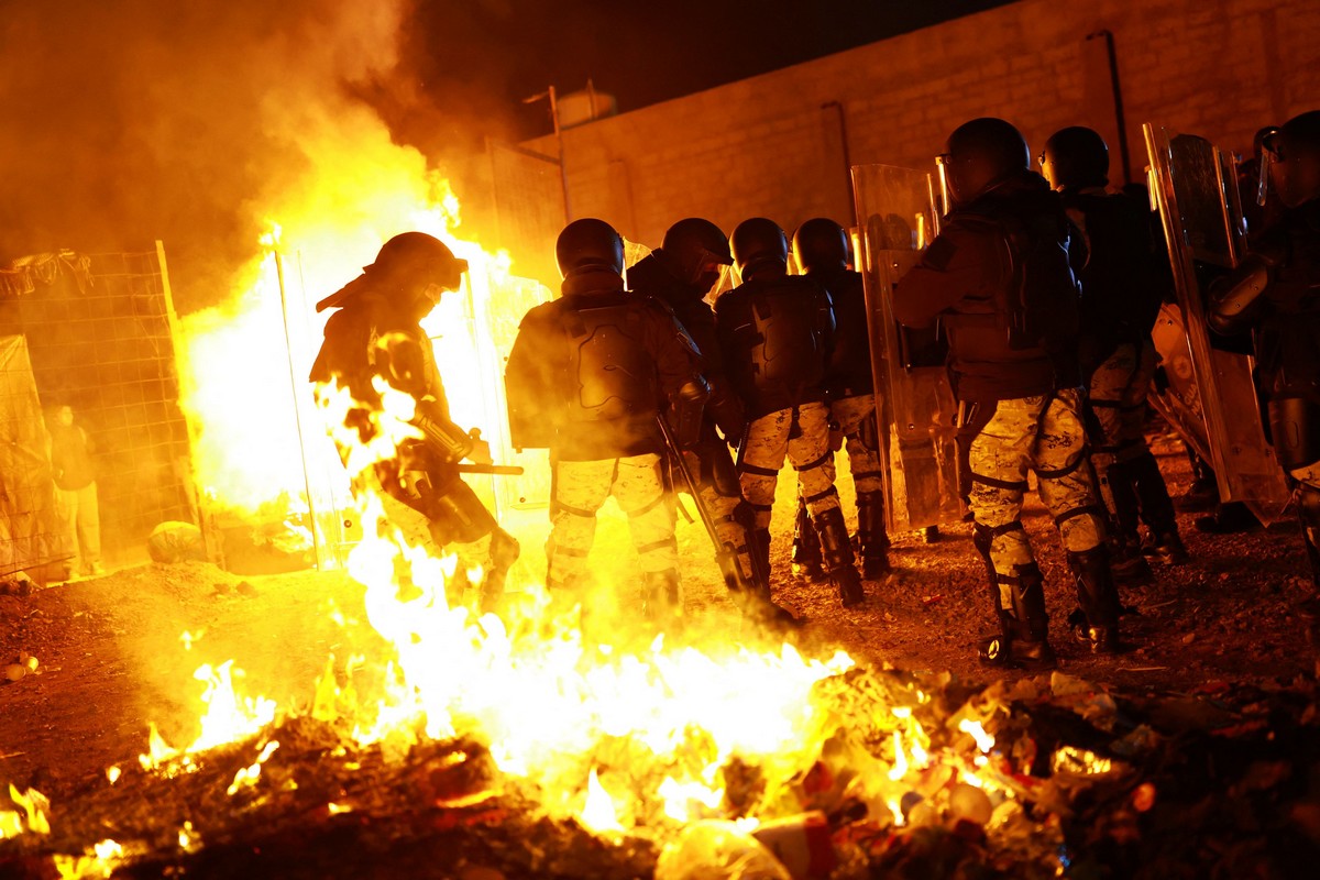 Images of chaos at a migrant center on the US-Mexico border ahead of Trump