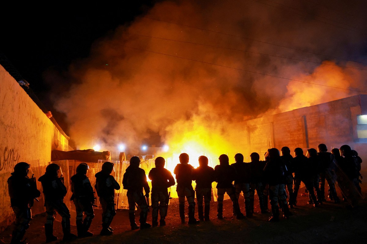 Images of chaos at a migrant center on the US-Mexico border ahead of Trump