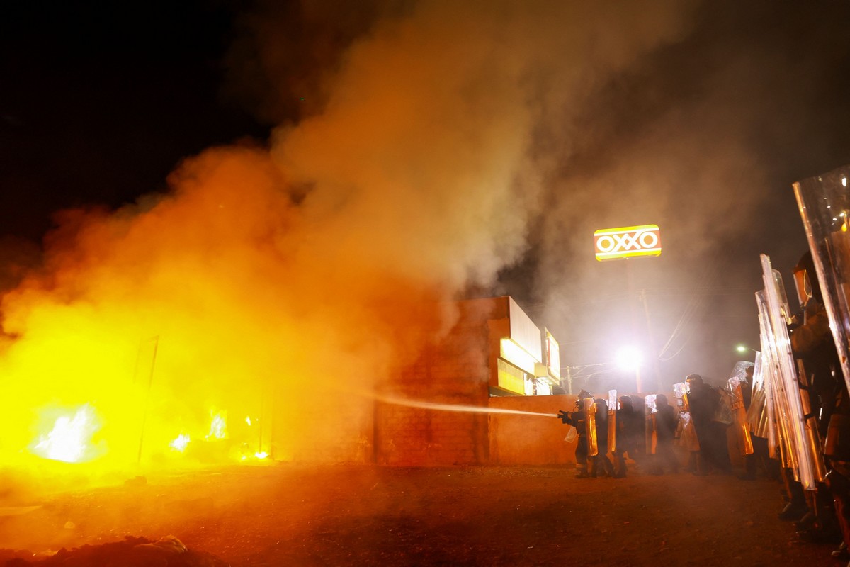 Images of chaos at a migrant center on the US-Mexico border ahead of Trump