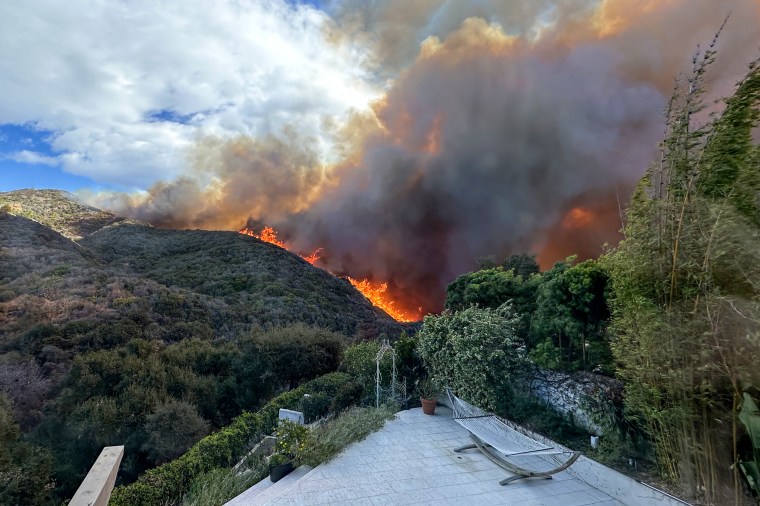 Fire spreading in wind at 11:04 a.m.