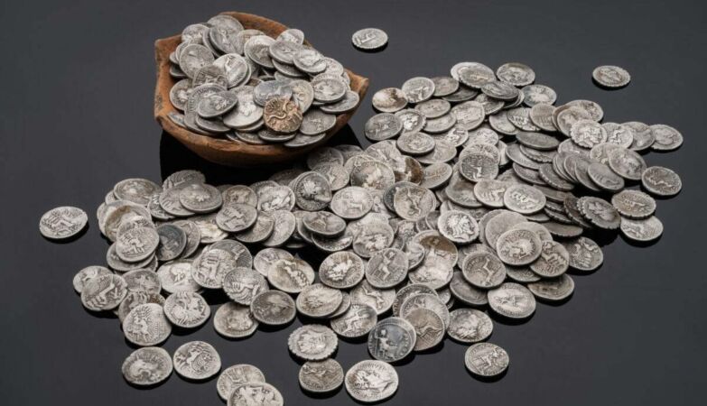 Treasury with 1,368 coins of the reign of the Roman emperor Nero found in England