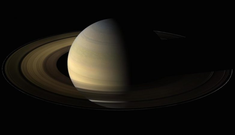 It will be possible to see Saturn without its rings this year