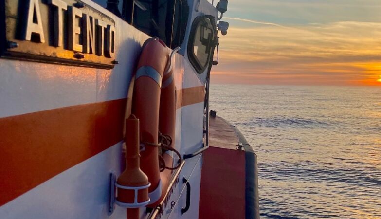 Collision between ferry and fishermen's boat on the Tagus; 2 injured and 2 missing