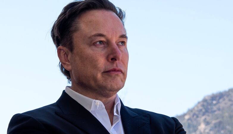 Elon Musk isn't just messing with politics: he also diverts and delays commercial flights