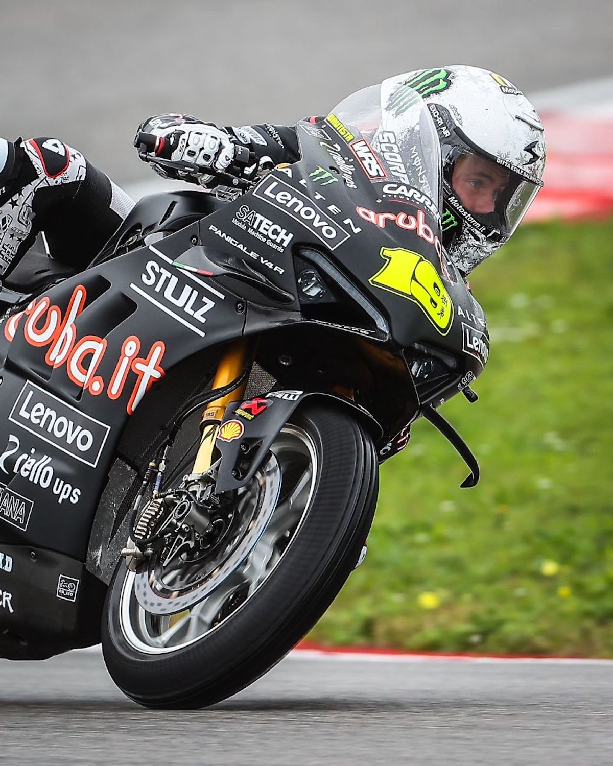 Razgatlioglu and Bautista behind Lowes in the tests interrupted by the rain in the Algarve