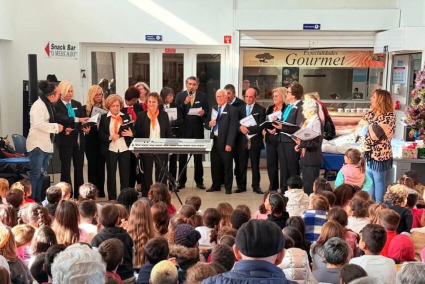 Traditional Janeiras singing welcomes the new year at the Olhos de Água Market