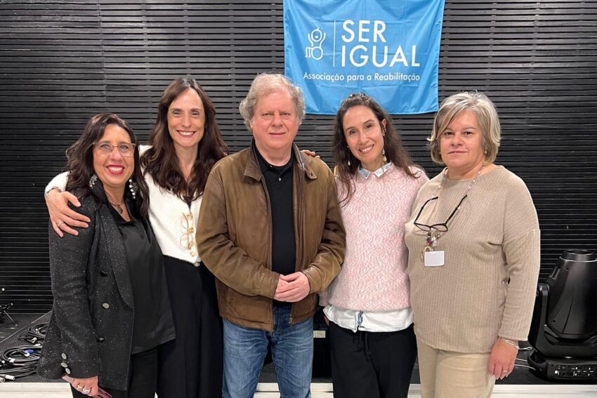 Solidarity concert with António Manuel Ribeiro fills Álvaro de Campos Library in Tavira