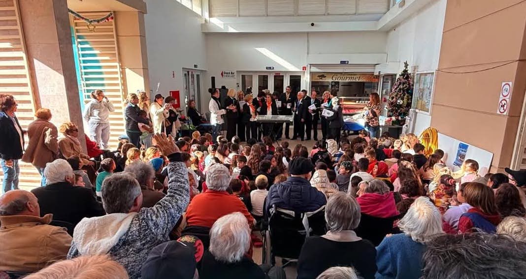 Traditional Janeiras singing welcomes the new year at the Olhos de Água Market