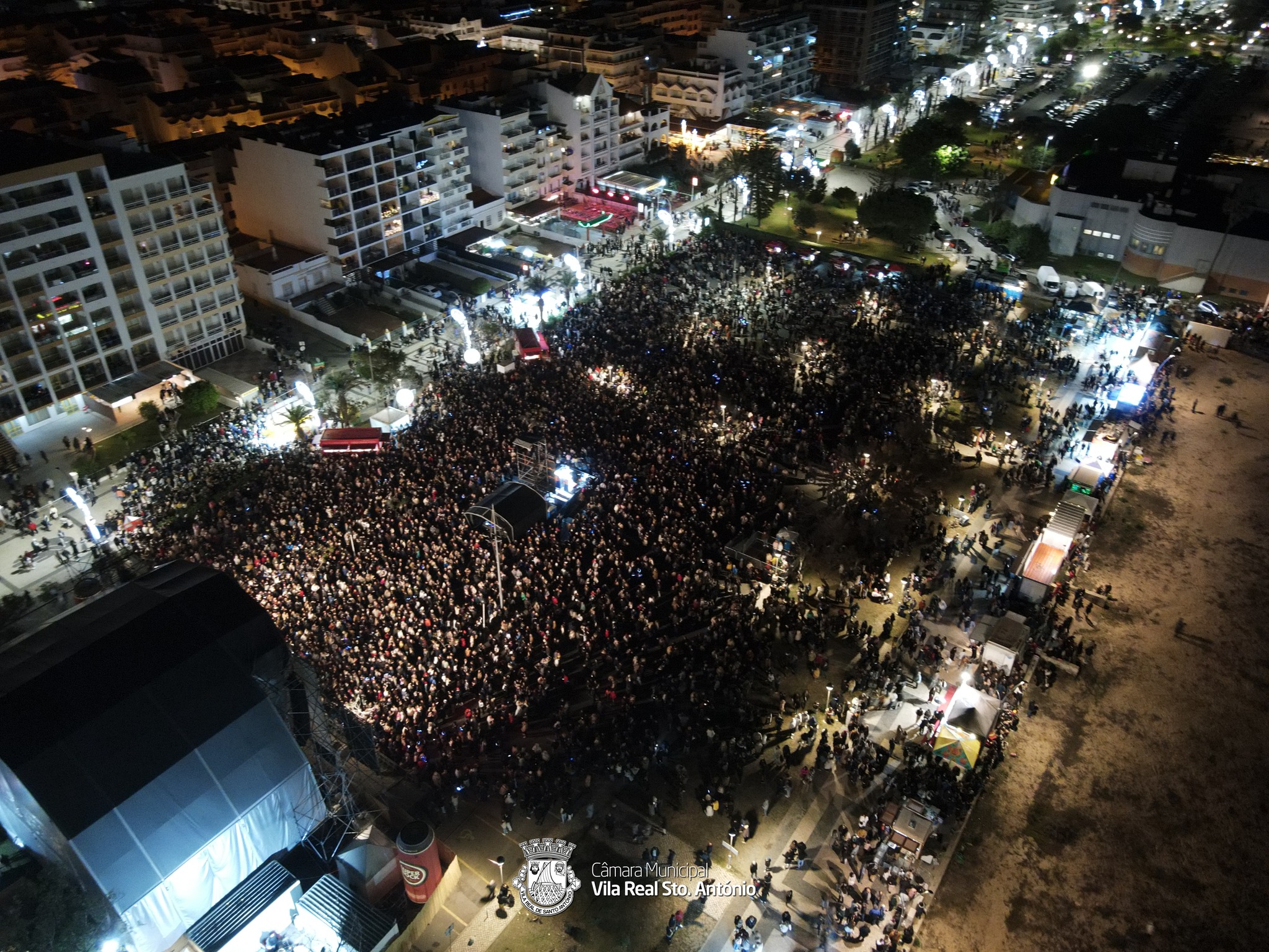 Monte Gordo celebrates New Year's Eve with thousands of people and a Calema show