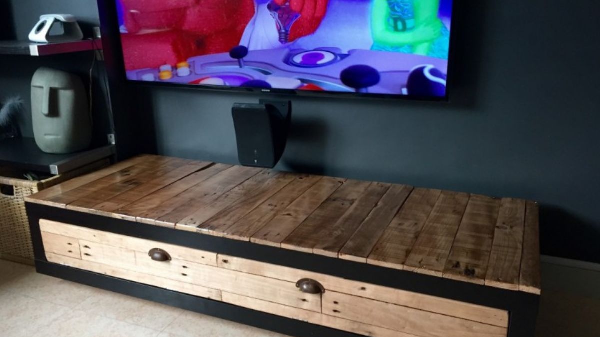 Mobile TV Restyling Ikea Con in the Pallet