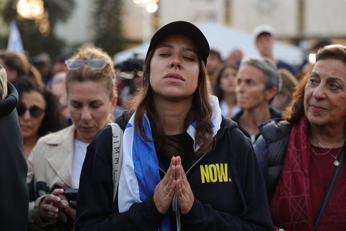 Three freed hostages and thousands of “destroyed lives” return to Gaza. Day 1 of the ceasefire