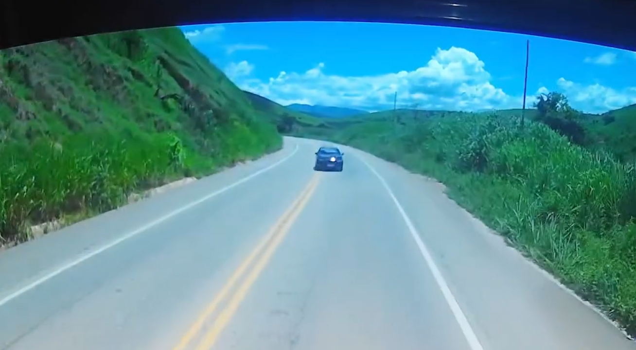 Video: Fatal collision leaves three dead on BR-116, inside MG