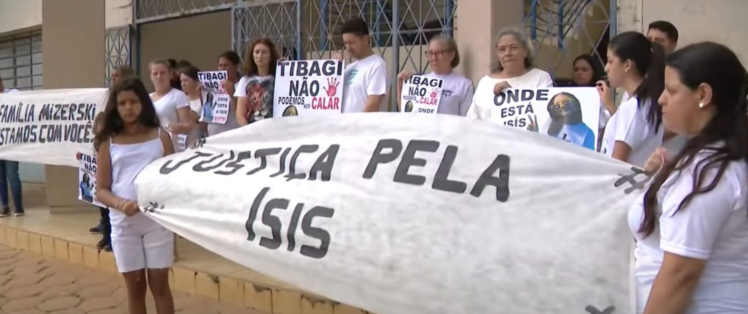 Family and friends of Isis protest in front of the Forum: “We cannot remain silent”