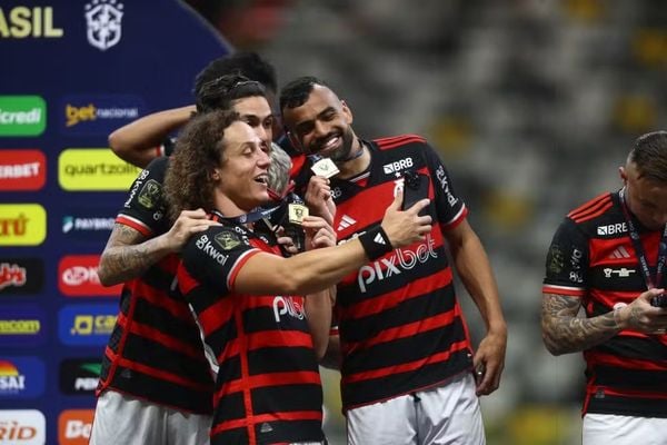 David Luiz celebrating the Copa do Brasil title