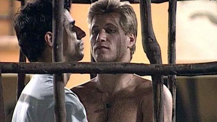 Diego Alemão and Alberto 'Cowboy' in a cage during an endurance test at BBB7