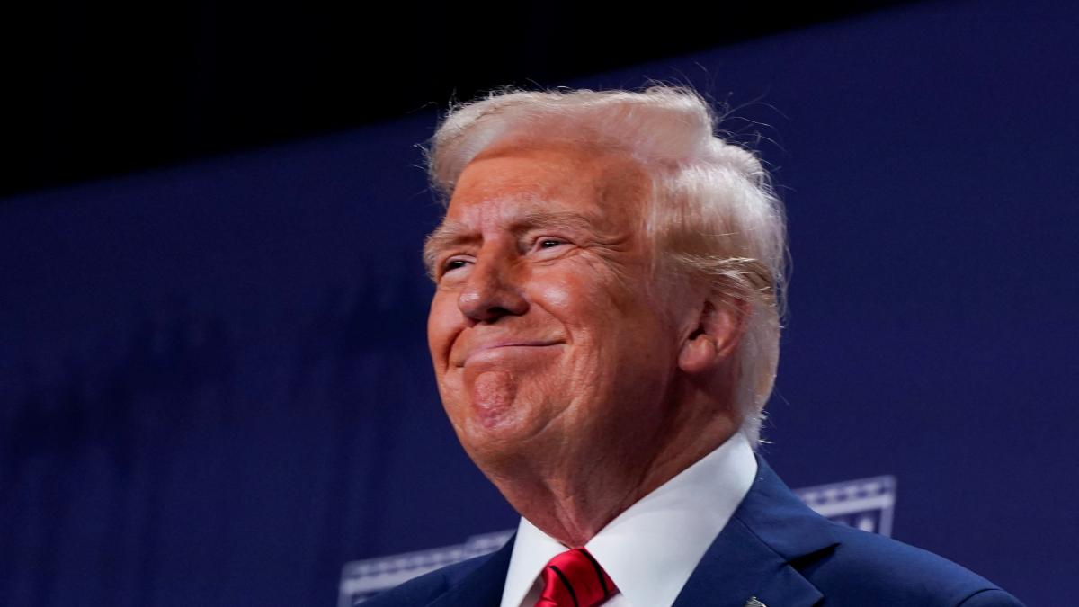 The United States Department of Justice dismisses officials investigating Trump