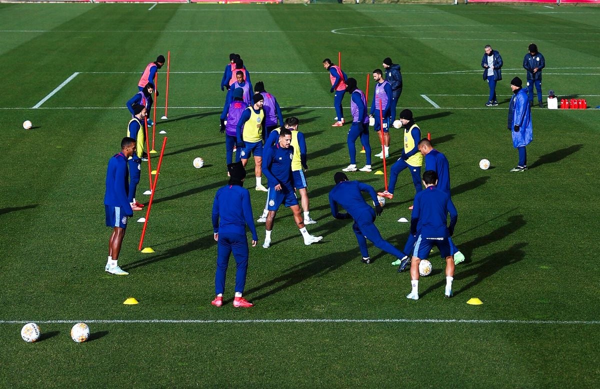 Bahia squad during pre-season training in Girona