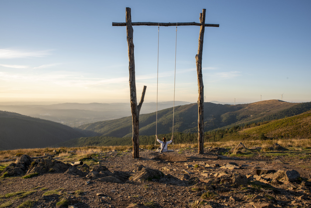 In the Aldeias do Xisto region, goat chanfana is eaten and there is a swing at an altitude of 1200m.