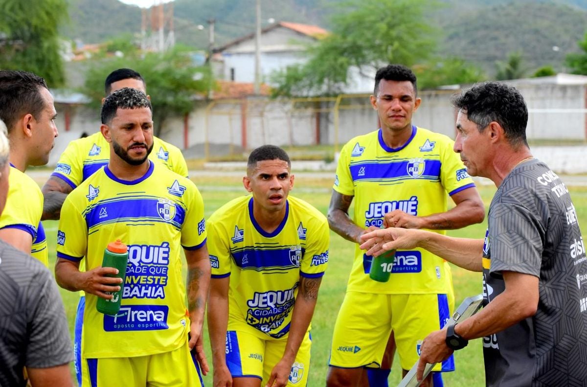 Players listen to instructions from coach Betinho