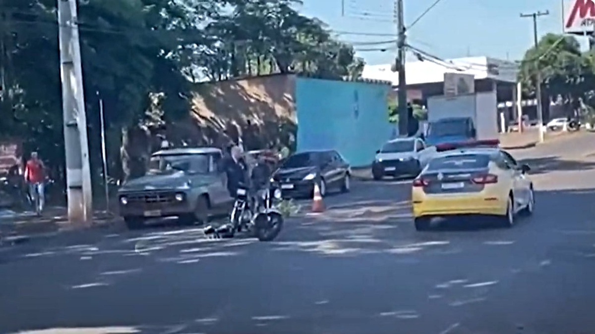 An 18-year-old girl who died after being run over by a trailer, in Rolândia, in the north of Paraná, was buried dressed as a bride this Thursday morning (9), the day she was going to get married. Amanda Cristina dos Santos passed away on Wednesday (8), after suffering an accident on Avenida Getúlio Vargas, the urban stretch of BR-369.