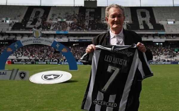 Léo Batista was honored by Botafogo