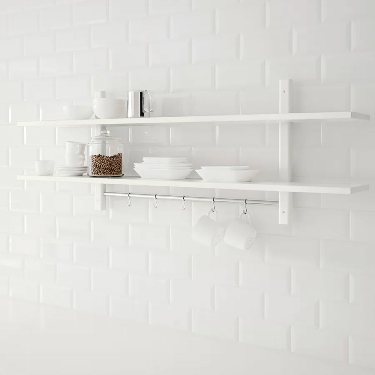 Take advantage of the Ikea shelves to optimize space in the kitchen: discover ideas
