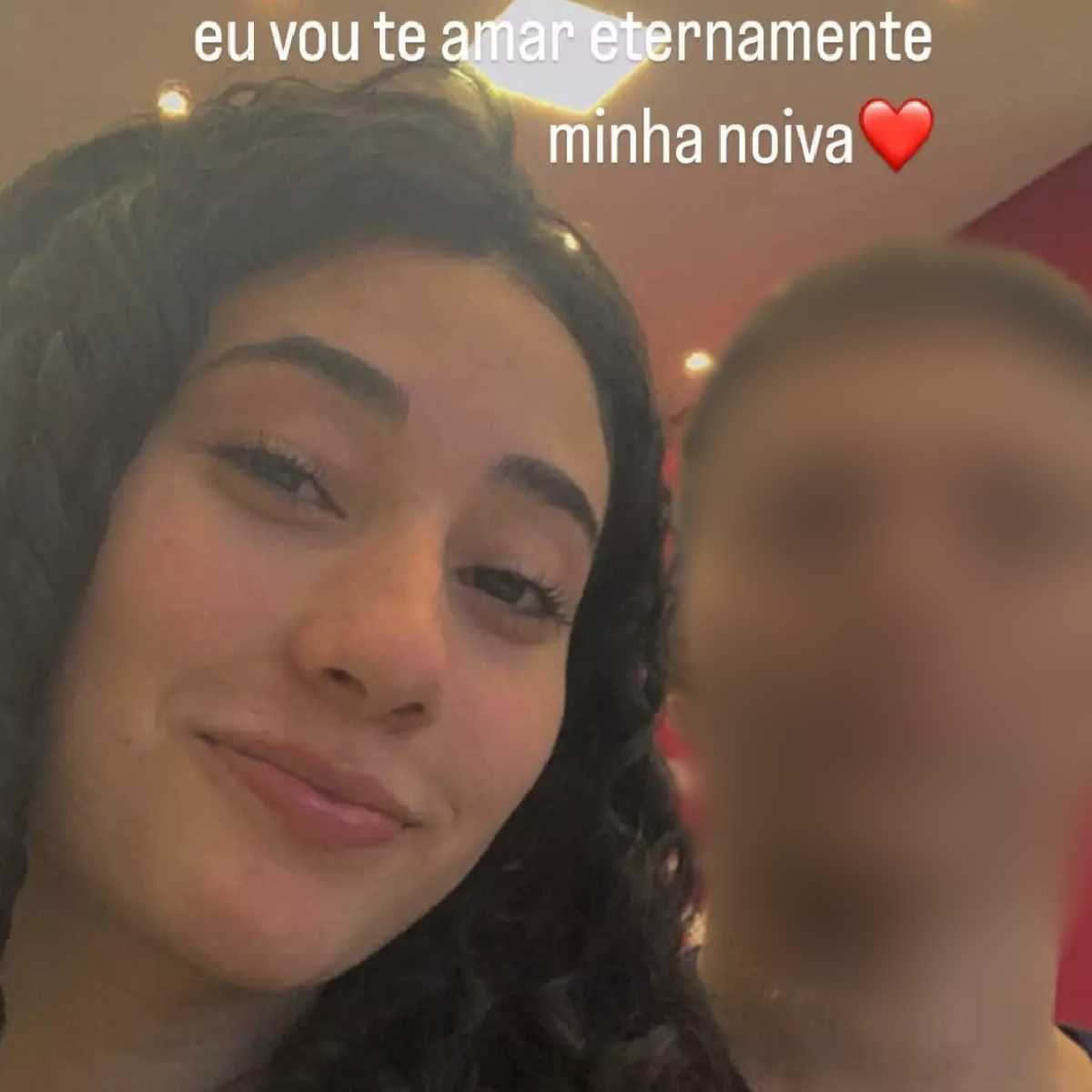 An 18-year-old girl who died after being run over by a trailer, in Rolândia, in the north of Paraná, was buried dressed as a bride this Thursday morning (9), the day she was going to get married. Amanda Cristina dos Santos passed away on Wednesday (8), after suffering an accident on Avenida Getúlio Vargas, the urban stretch of BR-369.