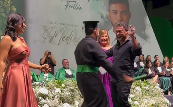 Popó was moved at the son's graduation ceremony