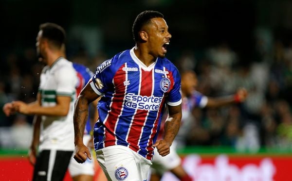 Ratão scored Bahia's first goal in the victory over Coritiba