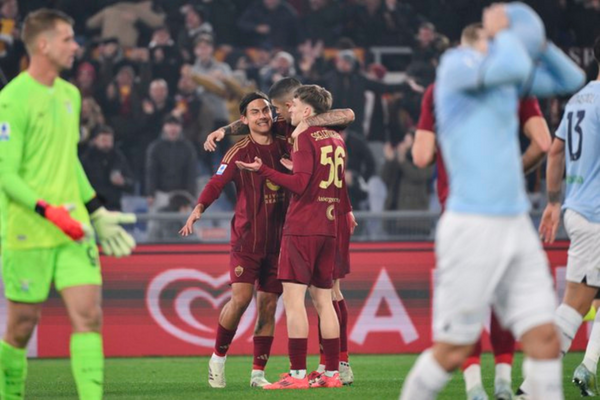 Roma win Italian classic 2-0