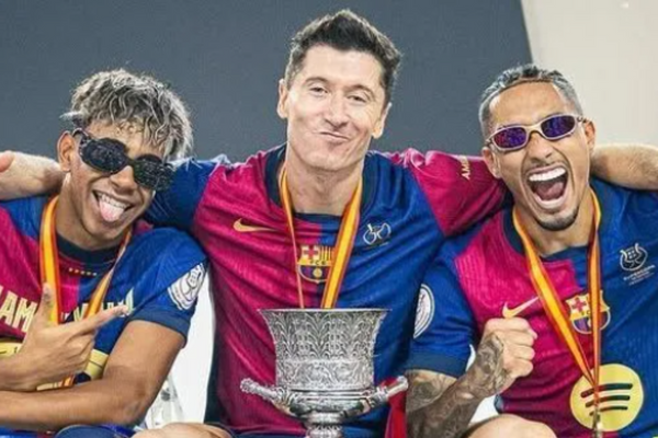 Yamal, Lewandowski and Raphinha with the Spanish Super Cup