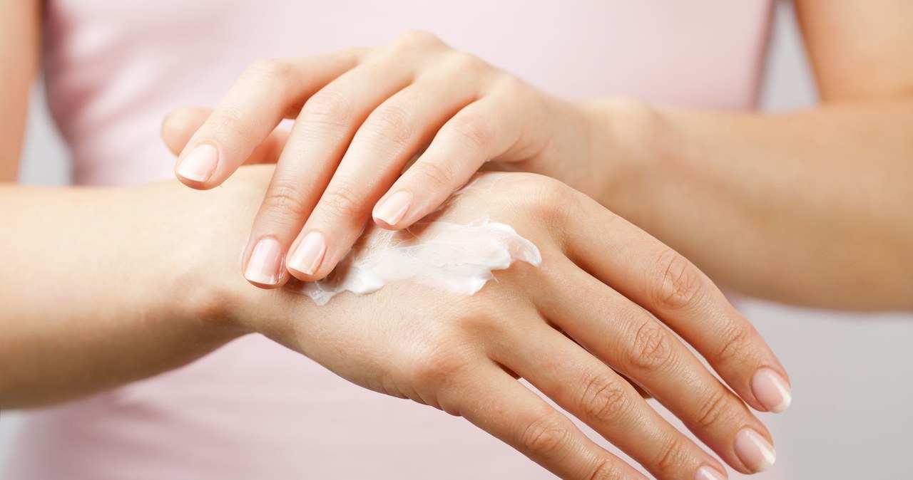 A sun filter cream will allow us to keep your health and young hands