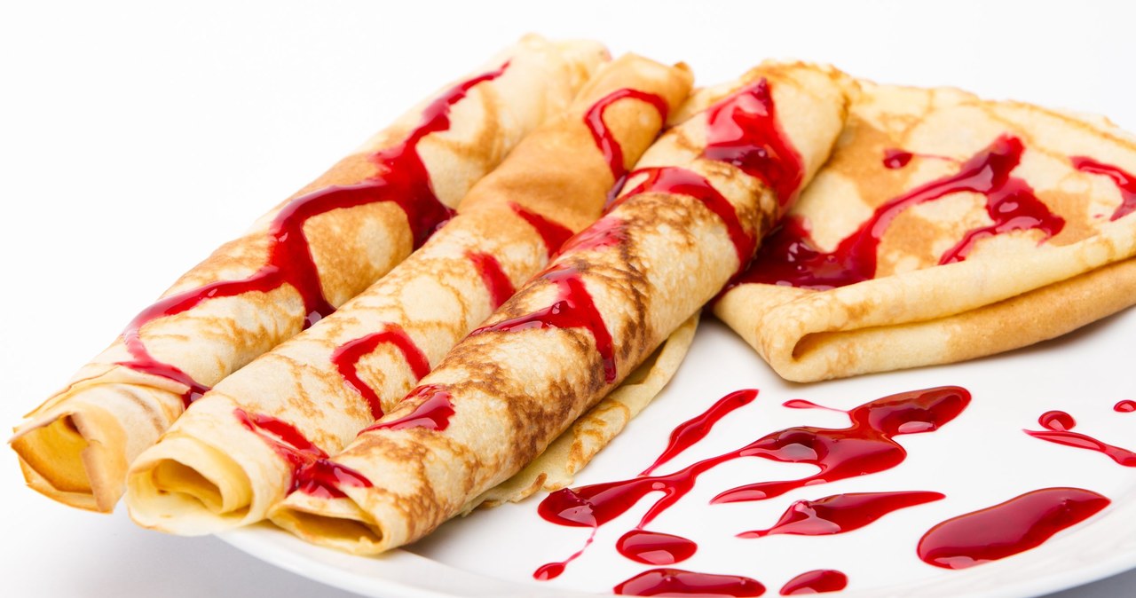 Pudding pancakes can be served sweet, among others with cherry sauce. /123RF/PICSEL