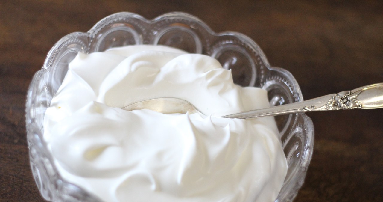 The whipped whipped cream rigidly is a great addition to cakes and desserts. /Pixabay.com